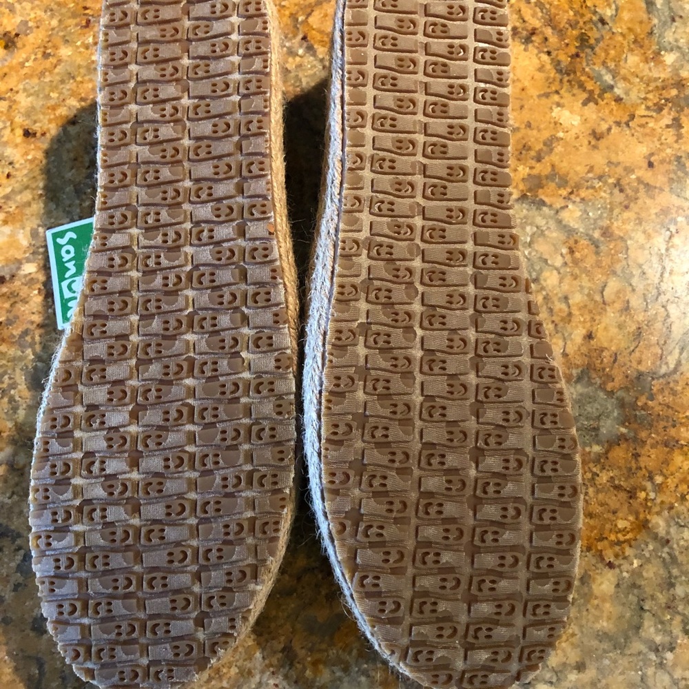 Sanuk shoes